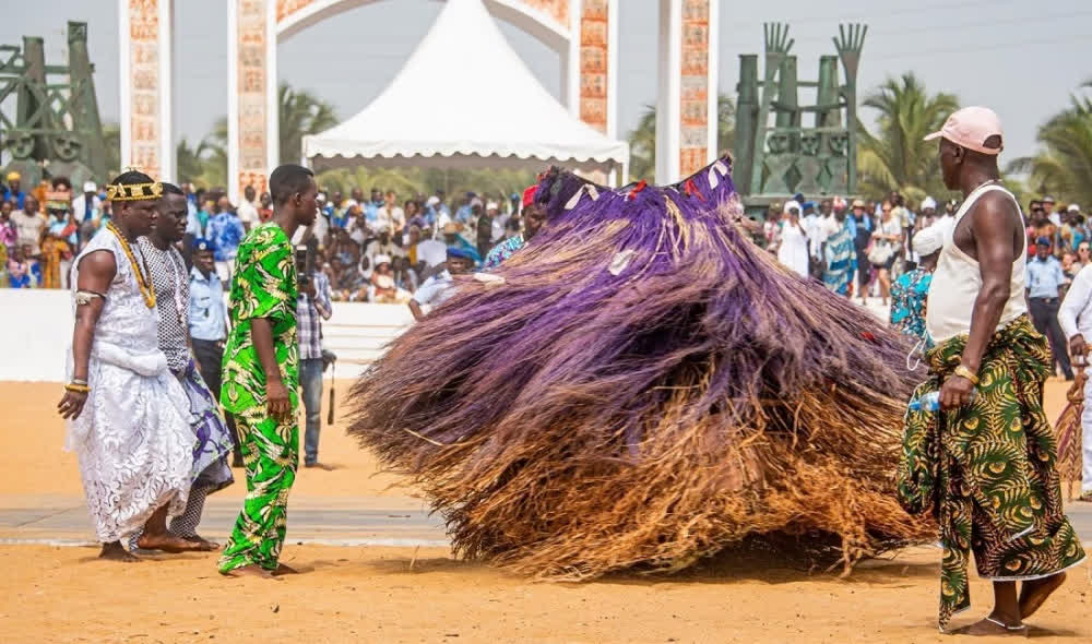 Danse traditionnelle Zangbeto au Bénin